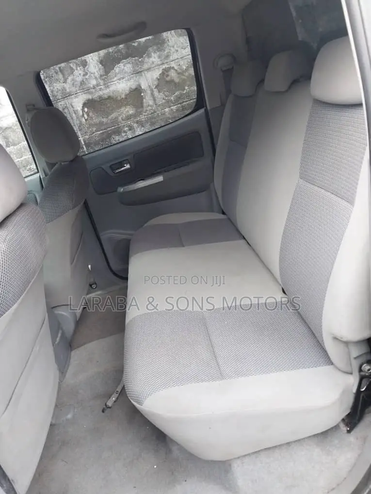 Toyota Hilux 2.5 D-4D SRX 2012 Silver