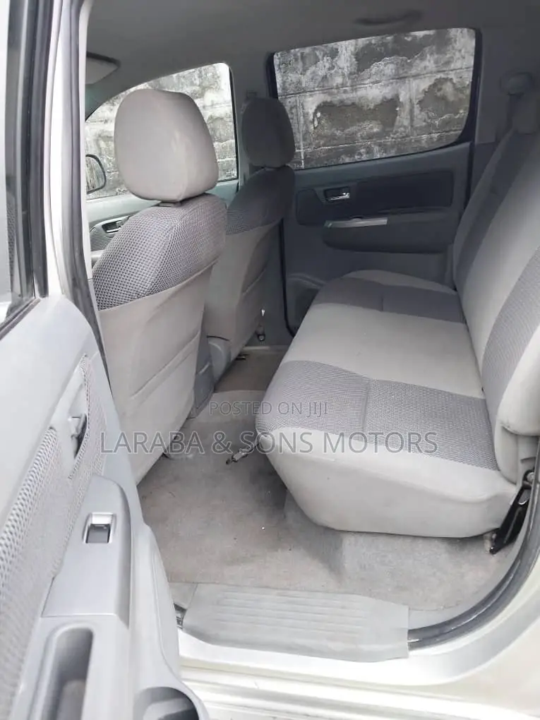 Toyota Hilux 2.5 D-4D SRX 2012 Silver