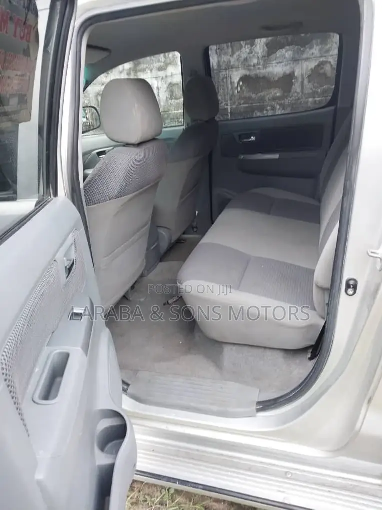 Toyota Hilux 2.5 D-4D SRX 2012 Silver