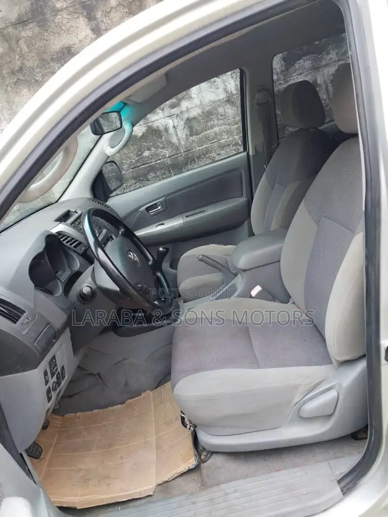 Toyota Hilux 2.5 D-4D SRX 2012 Silver