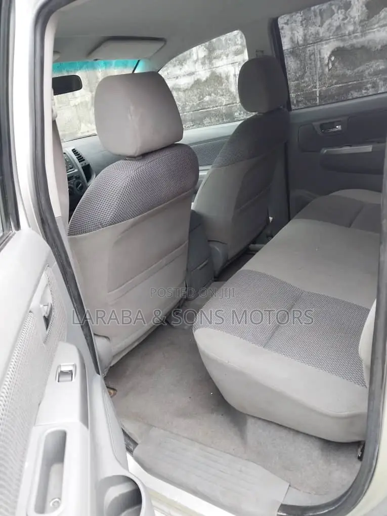Toyota Hilux 2.5 D-4D SRX 2012 Silver