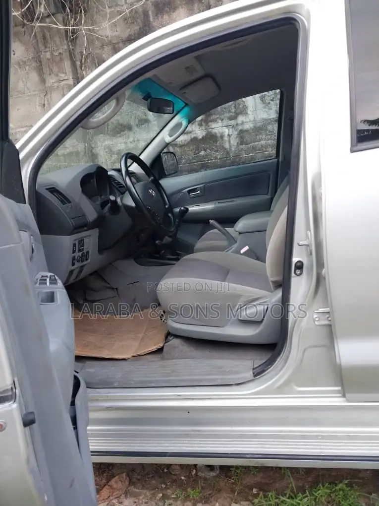 Toyota Hilux 2.5 D-4D SRX 2012 Silver