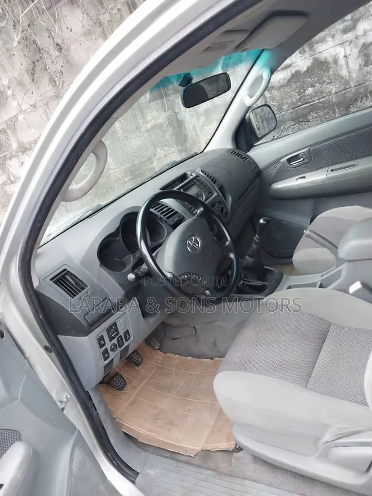 Toyota Hilux 2.5 D-4D SRX 2012 Silver