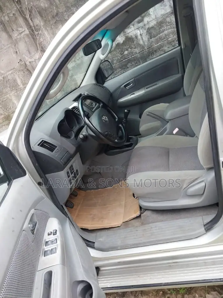 Toyota Hilux 2.5 D-4D SRX 2012 Silver