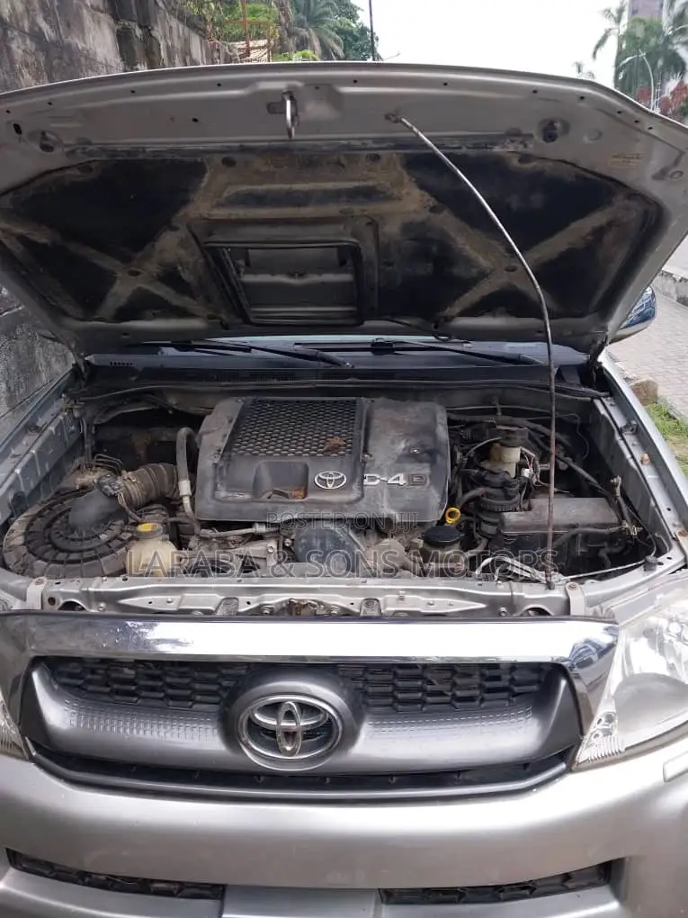 Toyota Hilux 2.5 D-4D SRX 2012 Silver