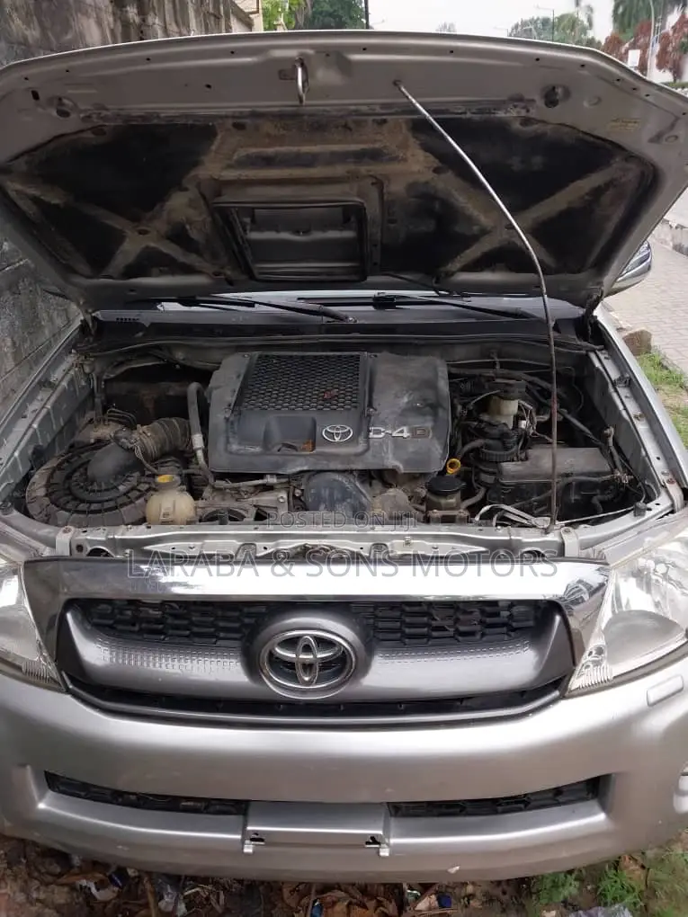 Toyota Hilux 2.5 D-4D SRX 2012 Silver