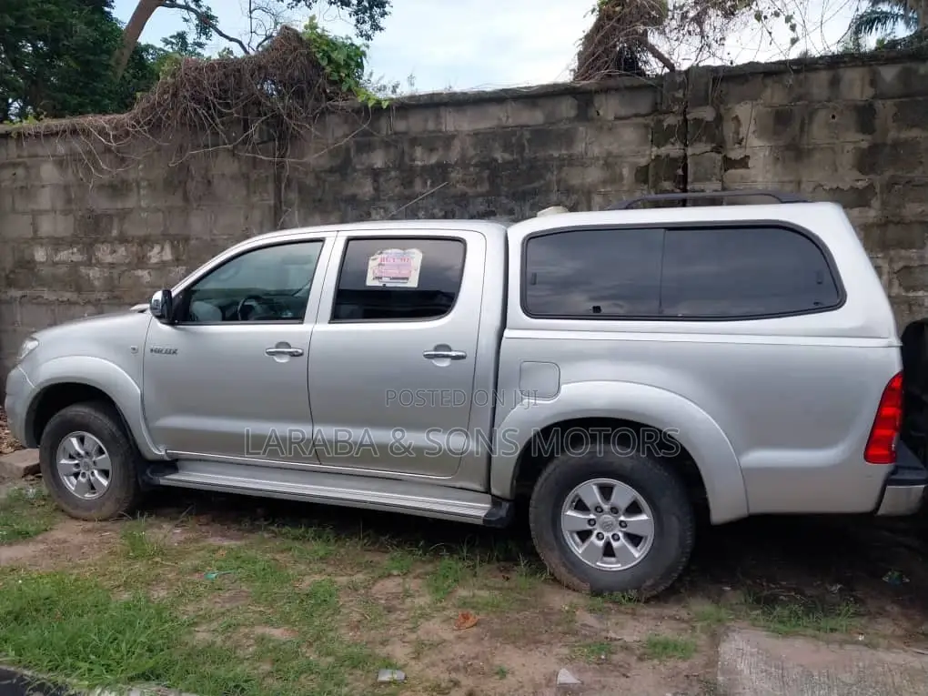 Toyota Hilux 2.5 D-4D SRX 2012 Silver