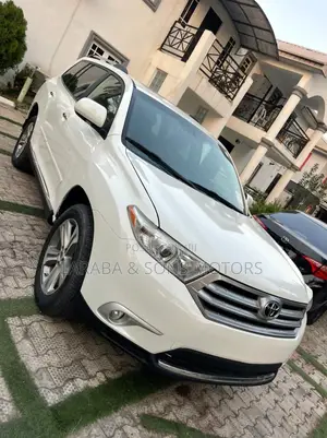 Toyota Highlander Limited 3.5l 4WD 2013 White
