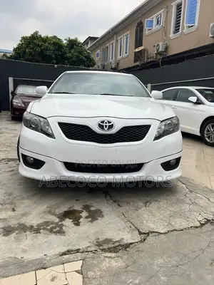 Photo - Toyota Camry SE 4dr Sedan (2.5L 4cyl 6A) 2011 White