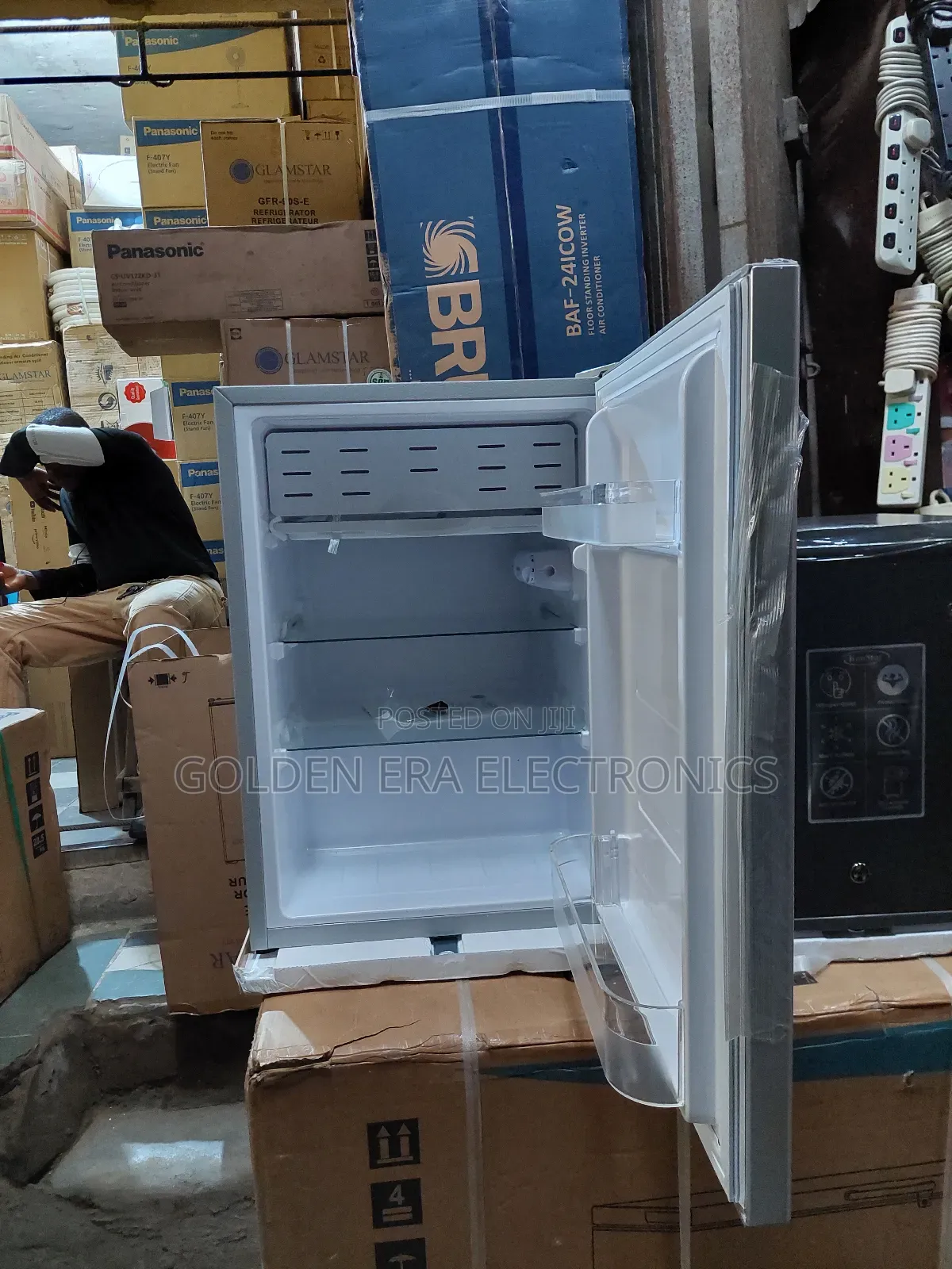 Glamstar Mini Table Top Fridge