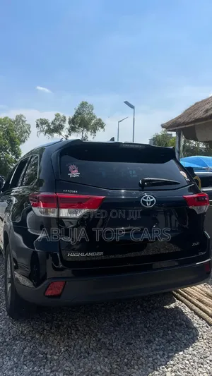 Toyota Highlander XLE 4x4 V6 (3.5L 6cyl 8A) 2018 Black