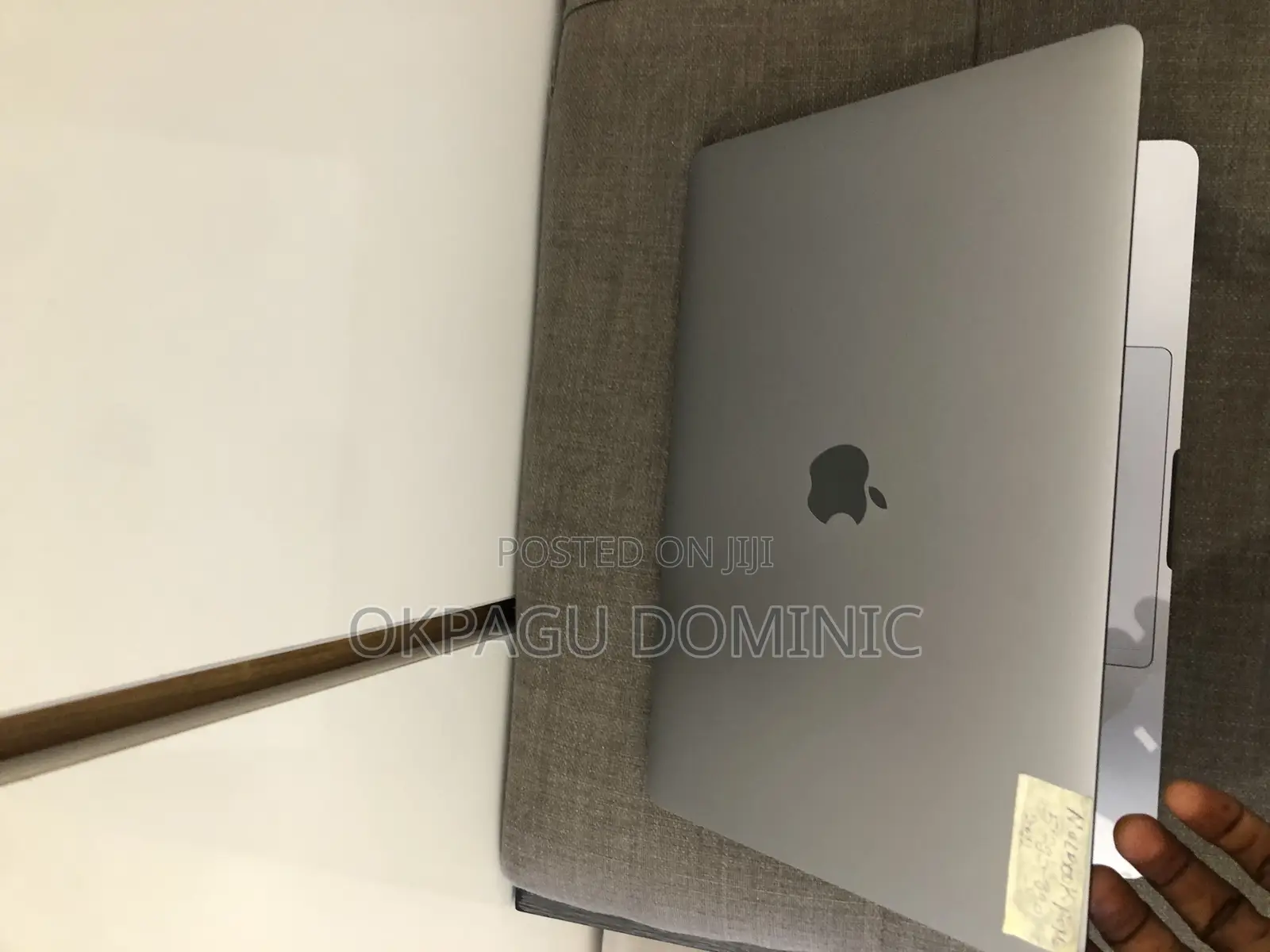 Laptop Apple MacBook Pro 2022 M2 8GB Apple M2 SSD 512GB