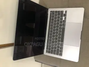Laptop Apple MacBook Pro 2022 M2 8GB Apple M2 SSD 512GB