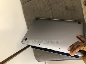 Laptop Apple MacBook Pro 2022 M2 8GB Apple M2 SSD 512GB