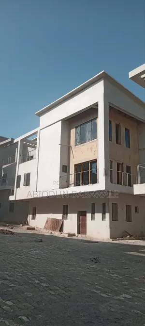 6bdrm Duplex in Guzape Main District for sale