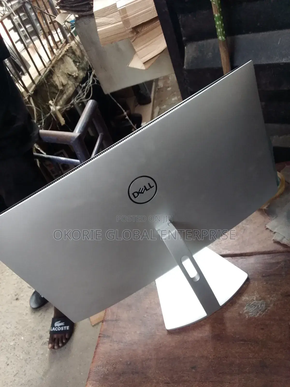 Smart Dell Frameless Monitor