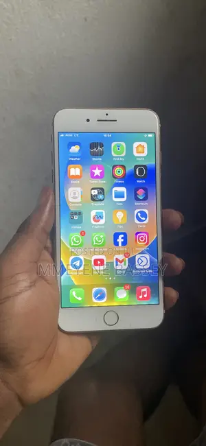 Photo - Apple iPhone 8 Plus 64 GB Gray