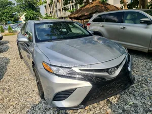 Toyota Camry 2018 Silver