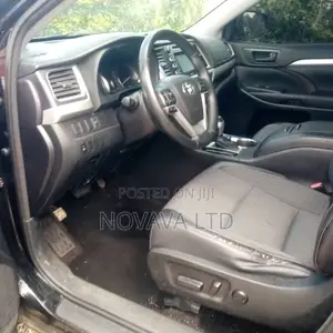 Toyota Highlander LE Plus 4dr SUV AWD (3.5L 6cyl 6A) 2015 Black