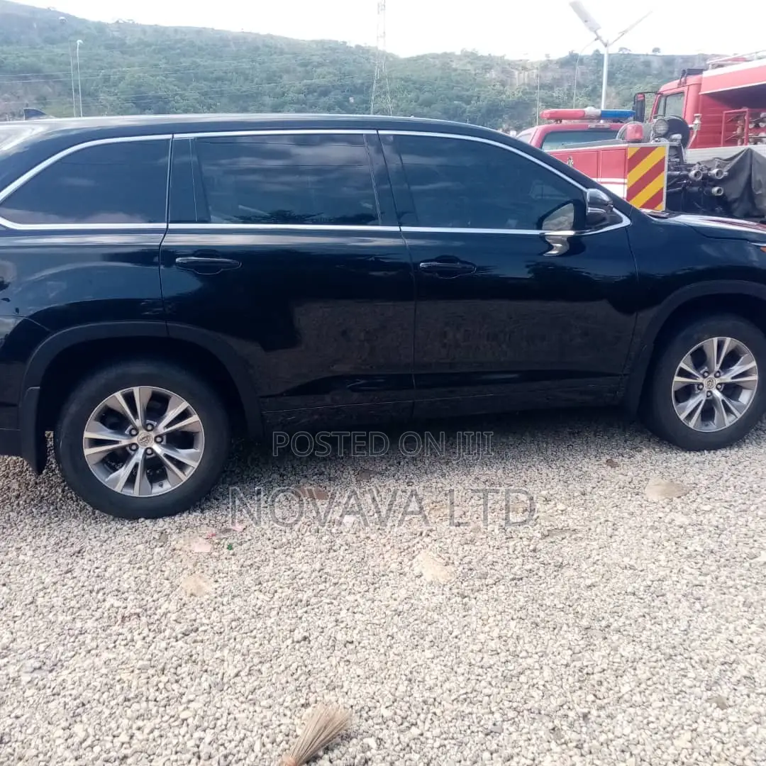 Toyota Highlander LE Plus 4dr SUV AWD (3.5L 6cyl 6A) 2015 Black