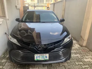 Photo - Toyota Camry 2018 Black