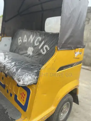 TVS King Deluxe Plus iTouch Start 2024 Yellow