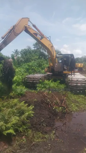 Photo - Clean Nigerian Used Swamp Buggies Excavator for Sale