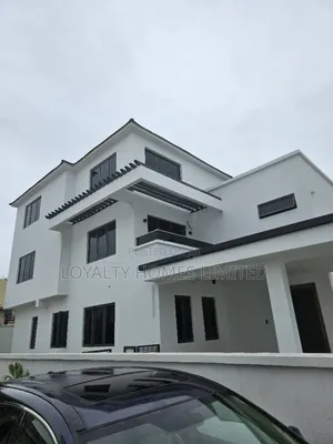 6bdrm Mansion in Ikeja for sale