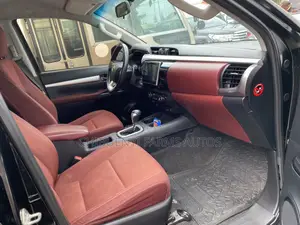 Toyota Hilux SR5 4x4 2019 Black