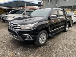Toyota Hilux SR5 4x4 2019 Black
