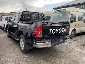 Toyota Hilux SR5 4x4 2017 Black