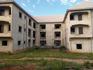 8bdrm Block of Flats in Nkere Onitsha for sale