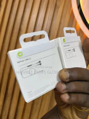 Apple Earpods Lightning Connector