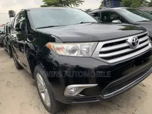 Toyota Highlander Limited 3.5l 4WD 2013 Black