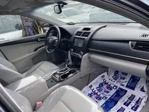 Toyota Camry XLE 4dr Sedan (2.5L 4cyl 6A) 2013 Gray