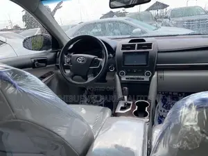 Toyota Camry XLE 4dr Sedan (2.5L 4cyl 6A) 2013 Gray