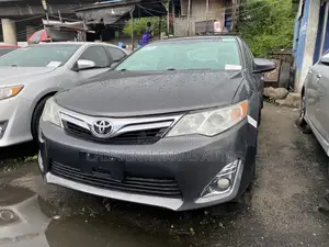 Toyota Camry XLE 4dr Sedan (2.5L 4cyl 6A) 2013 Gray