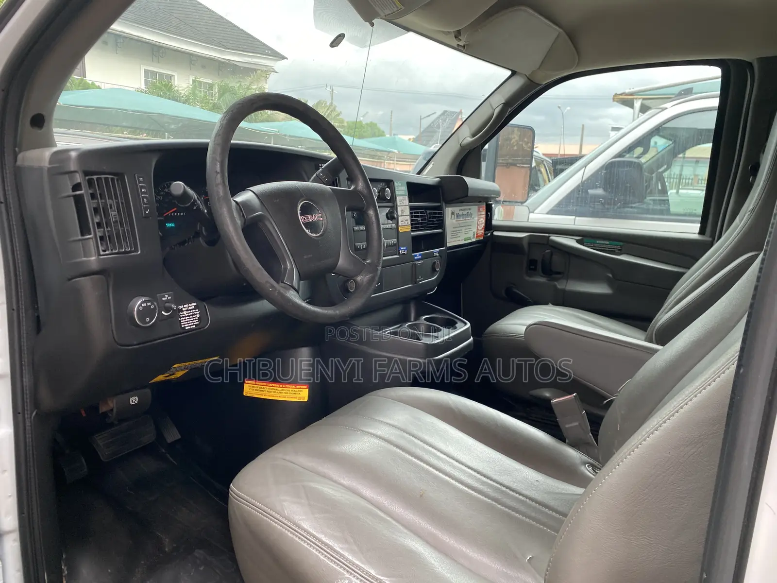 GMC Savana 2010 White
