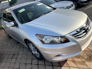 Photo - Honda Accord 2012 Silver