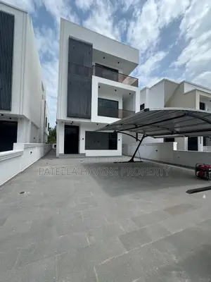 5bdrm Duplex in Ikota for sale