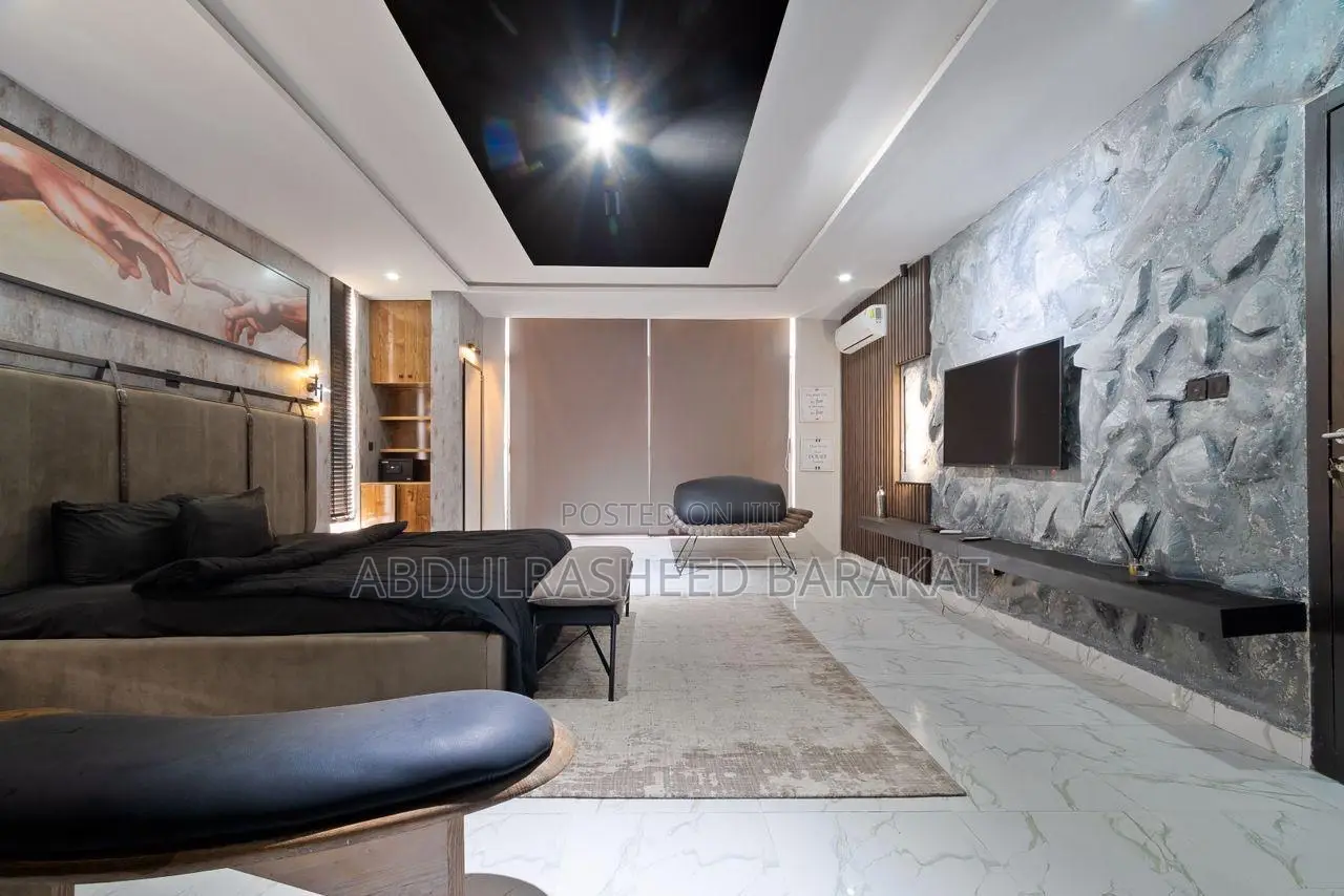 Curated visual reference: Visual Reference: Luxury 3 Bedroom Penthouse With Private Pool Private Cinema For