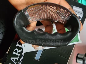 Manual Garlic Crusher With Comfortable Grip Handle