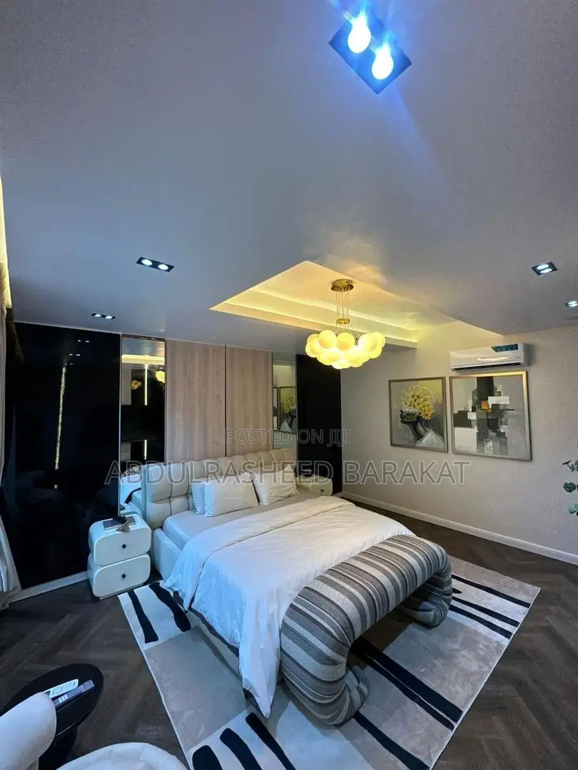 Luxurious Three Bedroom Apartment