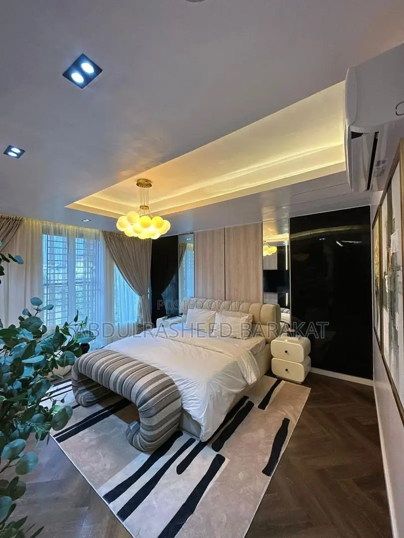Luxurious Three Bedroom Apartment
