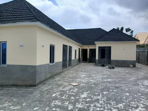 Photo - 1bdrm Block of Flats in Ushafa for rent
