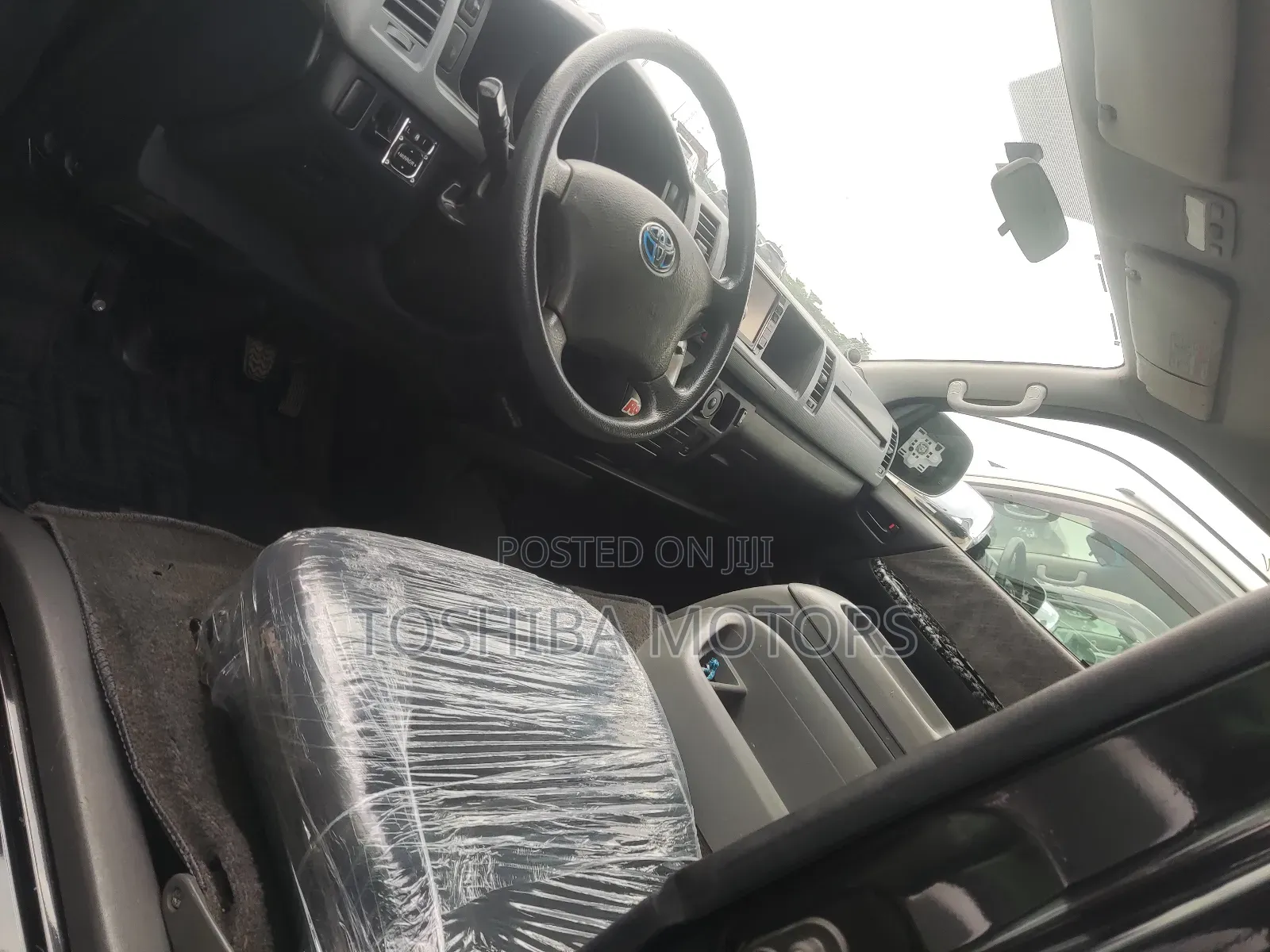 Toyota HiAce 2016 Black