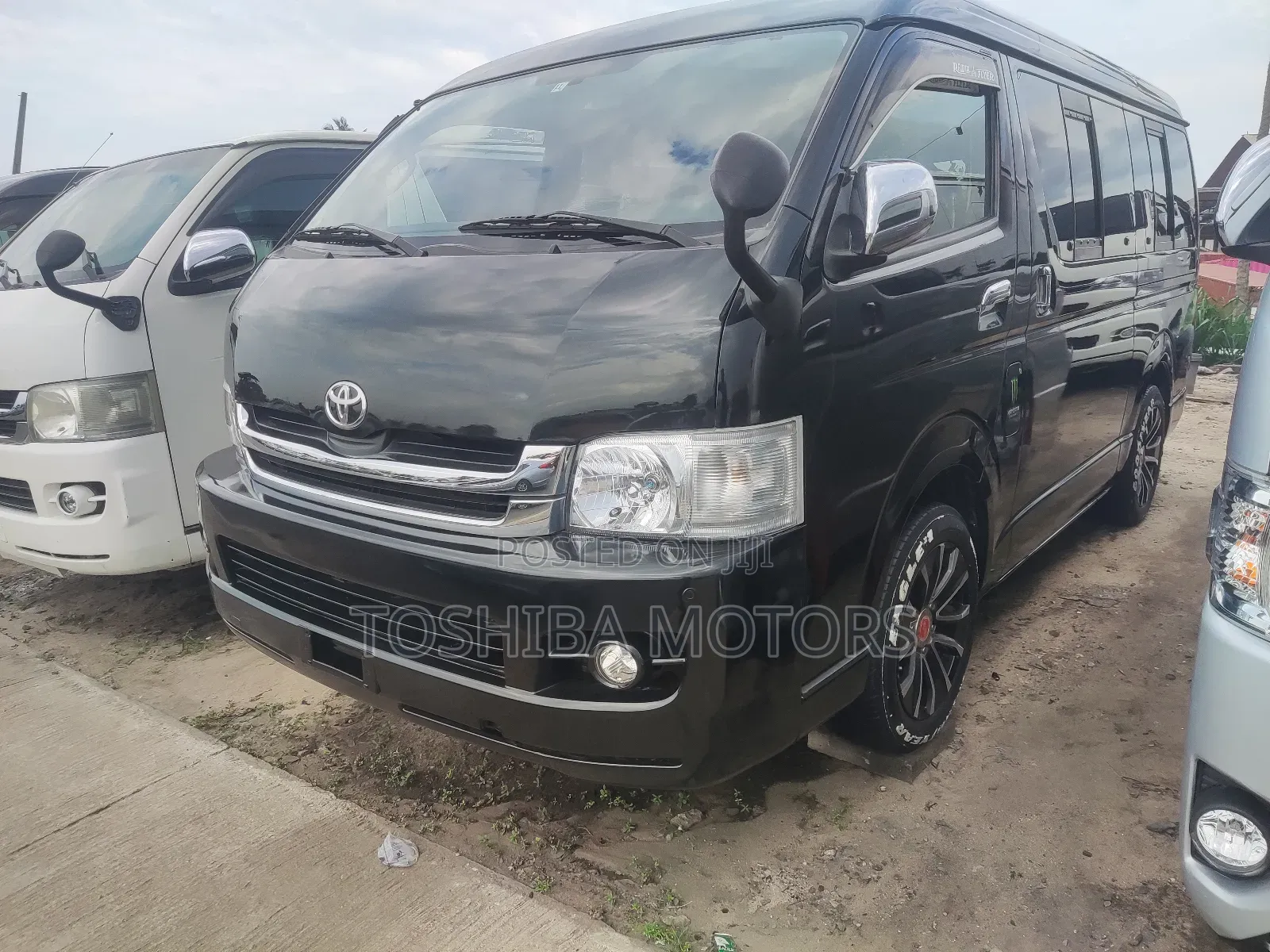 Toyota HiAce 2016 Black