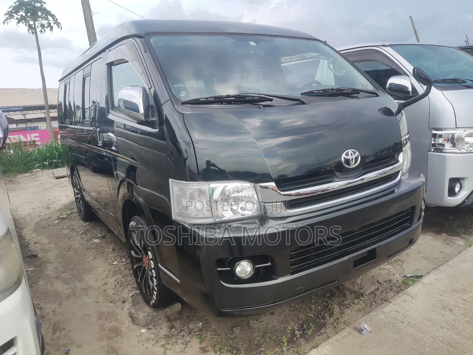 Toyota HiAce 2016 Black