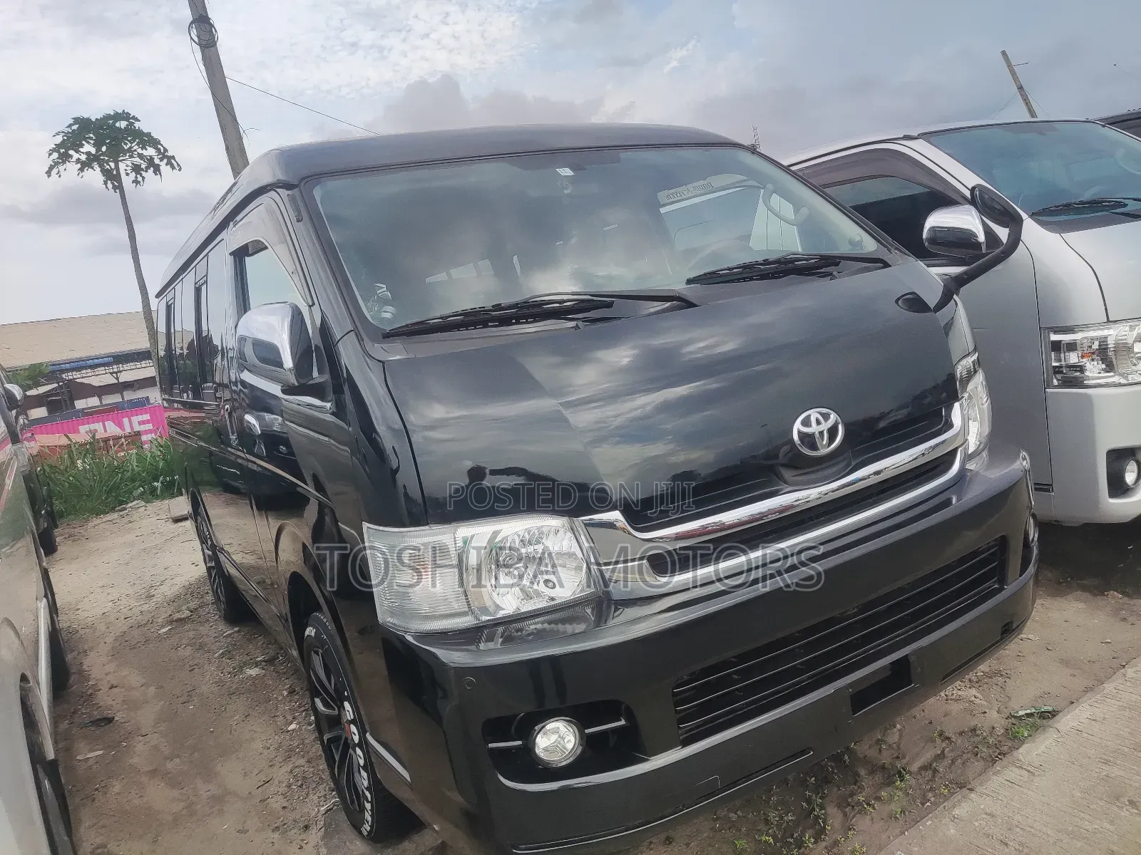 Toyota HiAce 2016 Black
