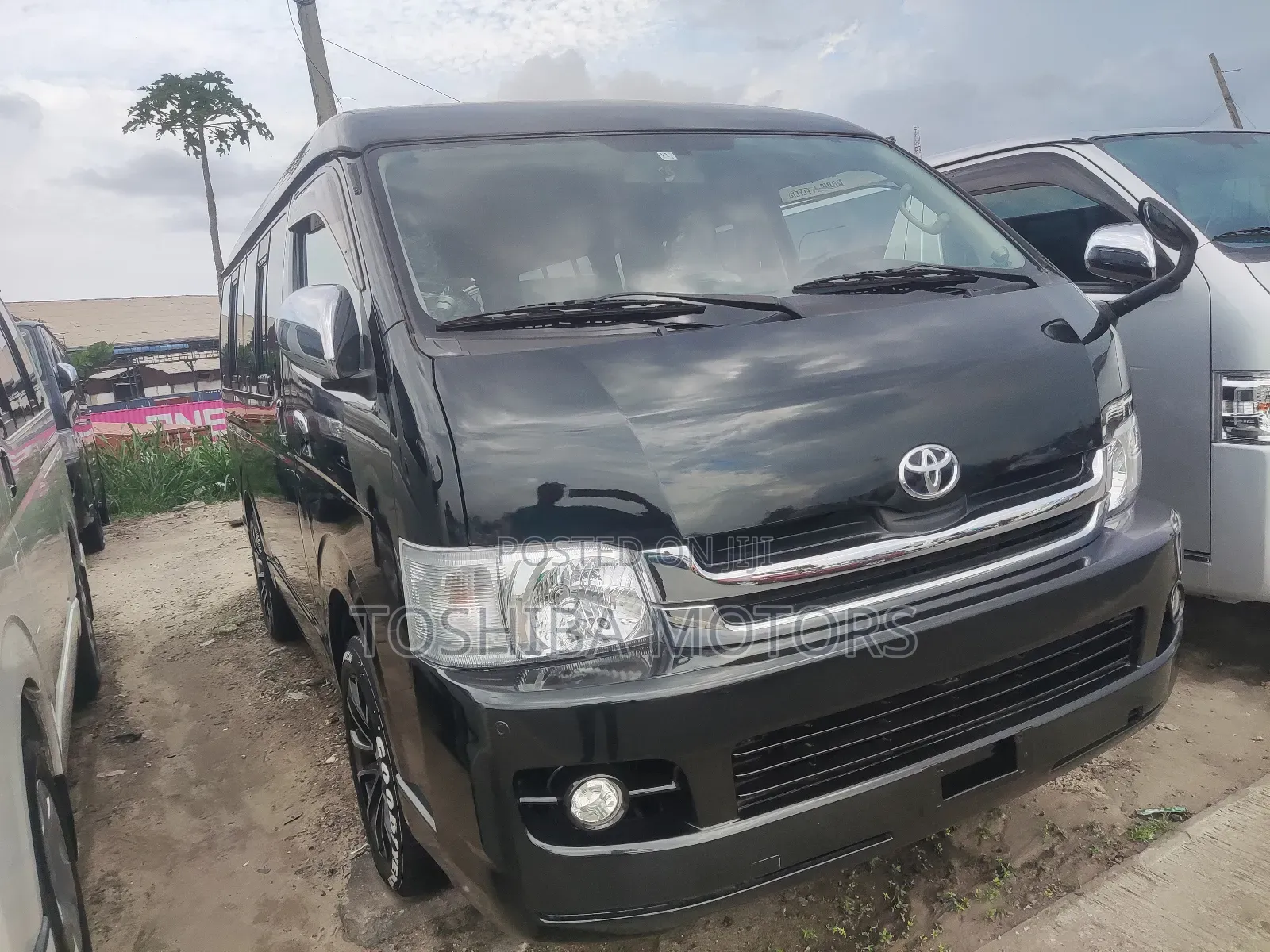 Toyota HiAce 2016 Black